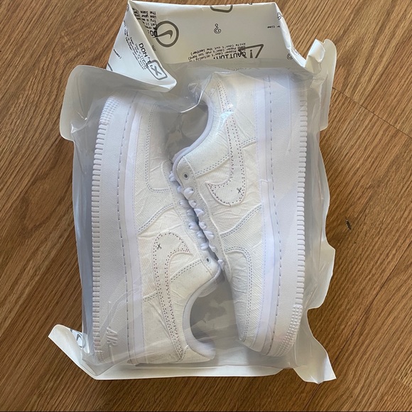 SOLD Nike Air Force 1 ‘07 LX “Tear Away” - Picture 3 of 6